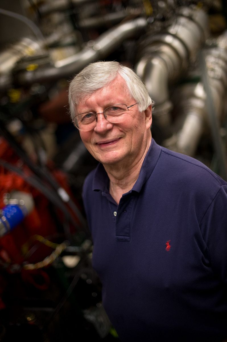 John H. Johnson Receives the ASME Internal Combustion Engine Award